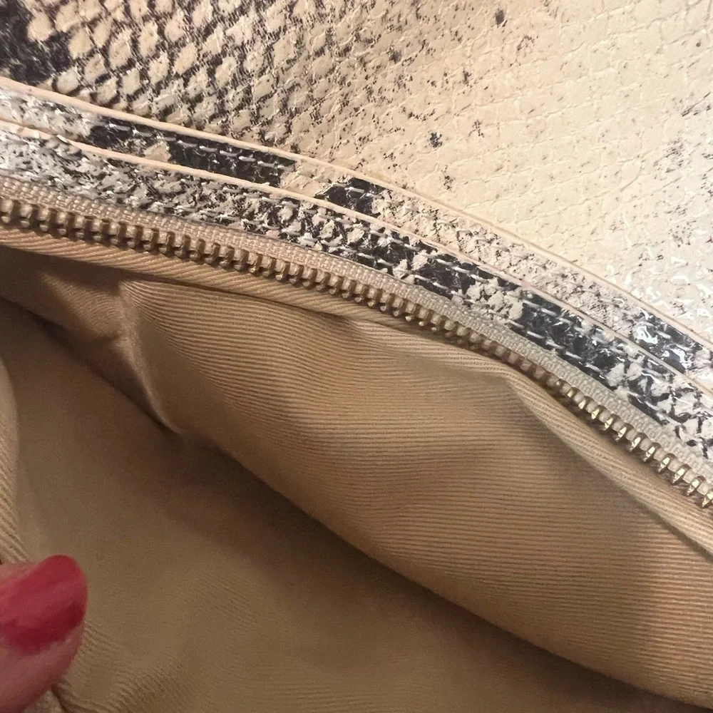 ALEXIS HUDSON Designer Snake Skin Leather Large handbag Two Zipper Closure